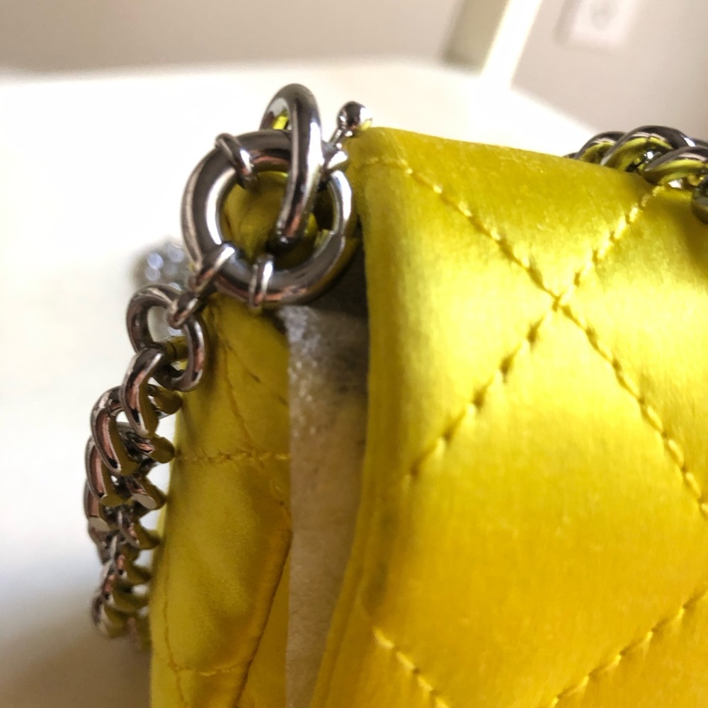 New: India Hicks Consort Bag. Italian Quilted Satin. Convertible. - Picture 13 of 16